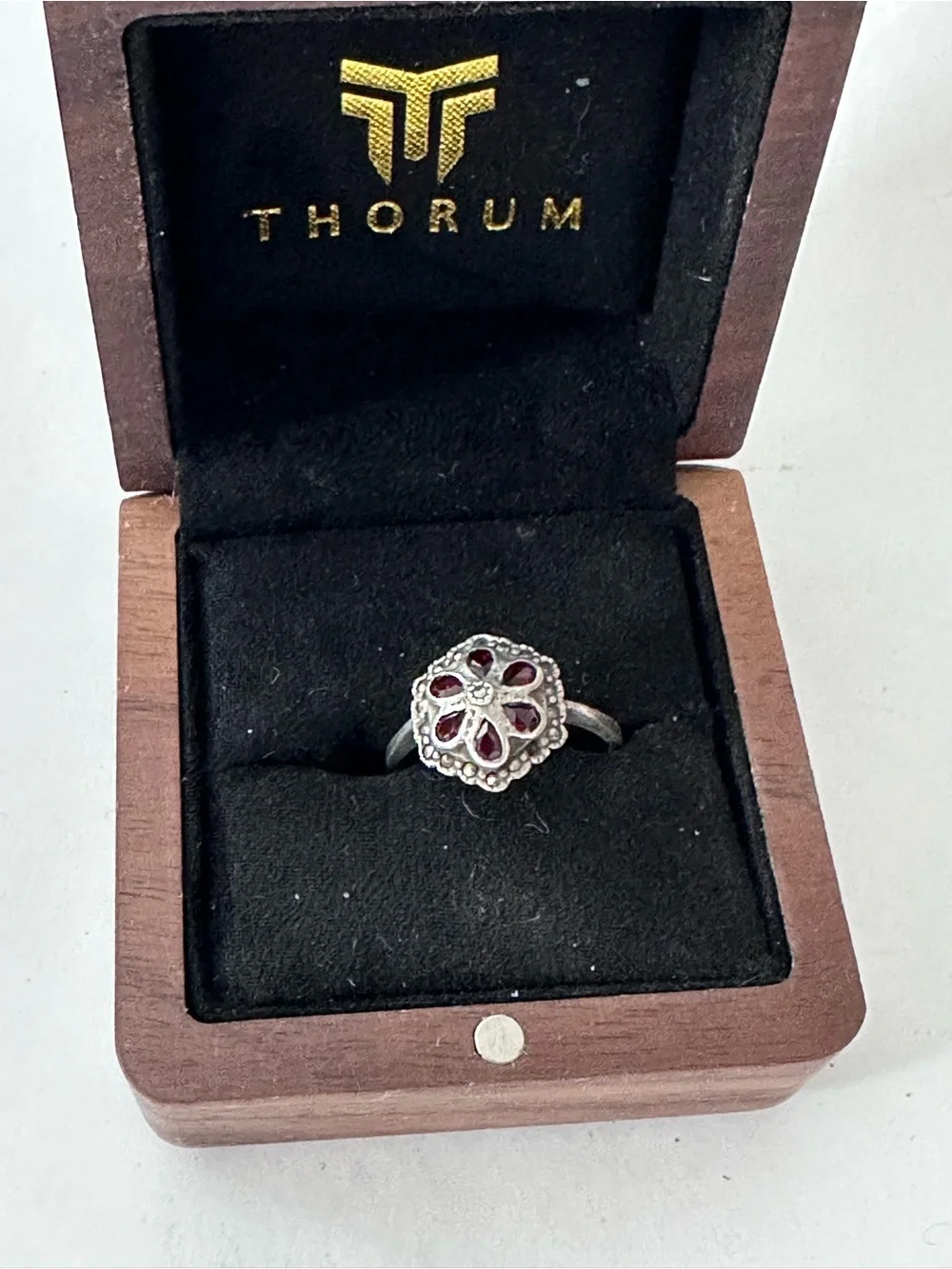 VINTAGE STERLING SILVER GARNET MARCASITE RING SIZE 8.75